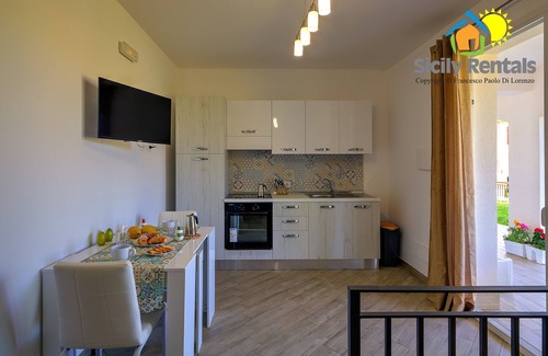 Capaci Condo | House with pool within walking distance of the beach