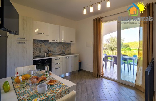 Capaci Condo | House with pool within walking distance of the beach
