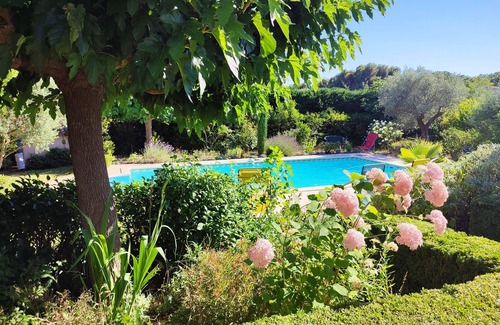 La Motte-dʼAigues House | House with private pool and green garden at the foot of the Luberon