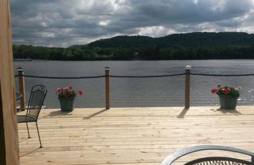 Dover House | House with private boat dock and beautiful scenic view on the Ohio River