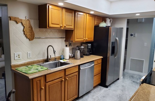 South Venice House | HOUSE WITH PRIVATE HEATED POOL FOR RENT 3 BEDROOMS, 2 BATHROOMS.