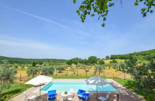 Montecchio House | House with private pool & fenced garden 3km from Montecchio. Very quiet area