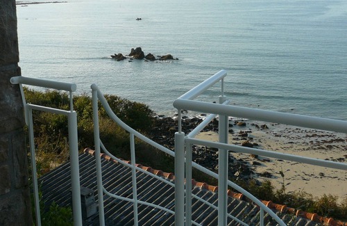 Tredrez-Locquemeau House | House with sea view for 6, fireplace and 340 steps from the sand