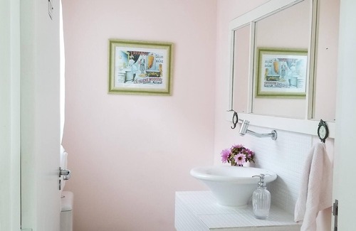 Portinho House | House with swimming pool for up to 8 people, beautiful views of the sea and the Atlantic forest.