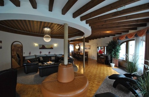 Sachsenhausen Villa | House with swimming pool, family-friendly, spa