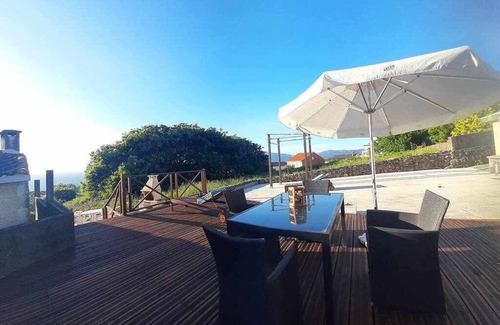 Lira House | House with terrace and barbecue
