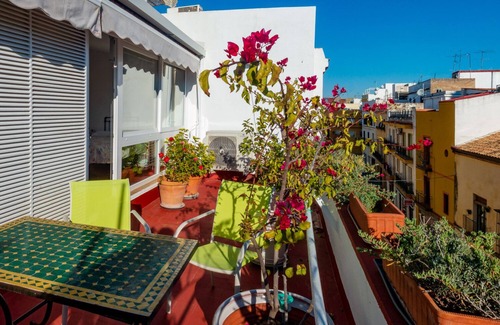 Feria House | House with terrace in the center of Seville with wifi, air conditioning and garage