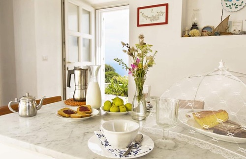 Ponza House | House with terrace overlooking the sea and hills in the green area of Campo Inglese, Ponza