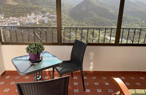 Guajar Faraguit House | House with views and pool in rural area for 10/12 people