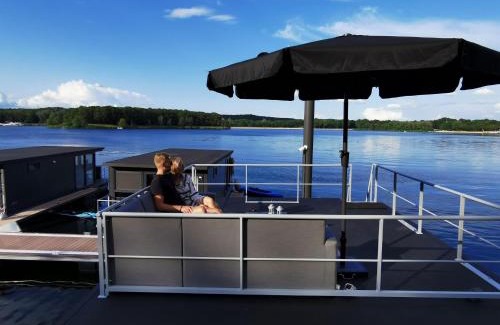 Middelaar Boat Rental | Houseboat at Mookerplas