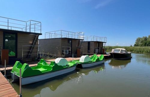 Łazy Boat Rental | Houseboat in azy by Lake Jamno and the Sea