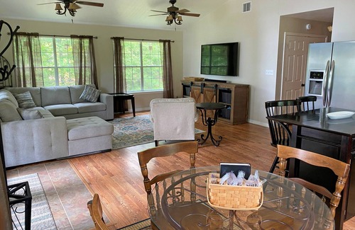 Hemphill House | Housen Bay Hideaway * WATERFRONT on Toledo Bend*