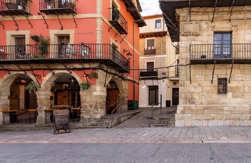 Old Town Apartment | Housingleón Main Square Suites