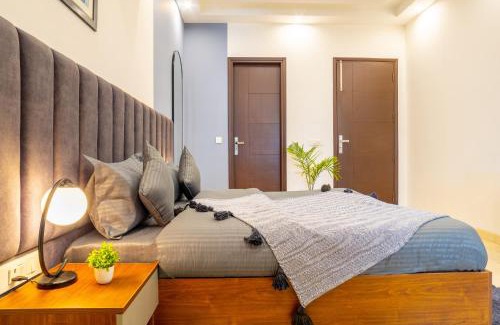 Gurugram Hotel | Housr Lotus Villas Sector 28 Gurgaon DLF Phase 4