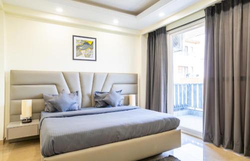 Gurugram Hotel | Housr Sector 43 Gurgaon Near One Horizon Centre