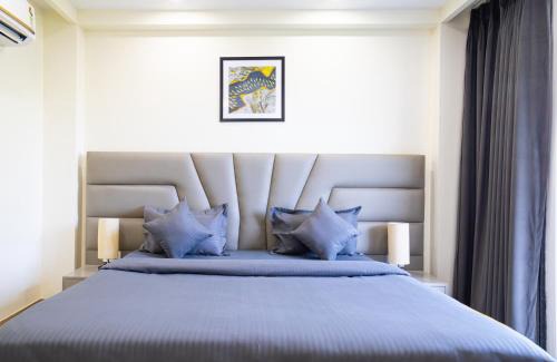 Gurugram Hotel | Housr Sector 43 Gurgaon Near One Horizon Centre