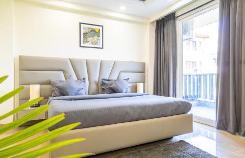 Gurugram Hotel | Housr Sector 43 Gurgaon Near One Horizon Centre
