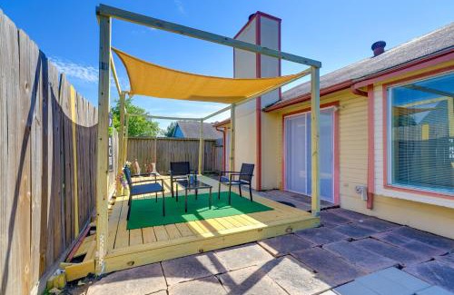 Stafford House | Houston Area Home with Yard - 5 Mi to Sugar Lakes!