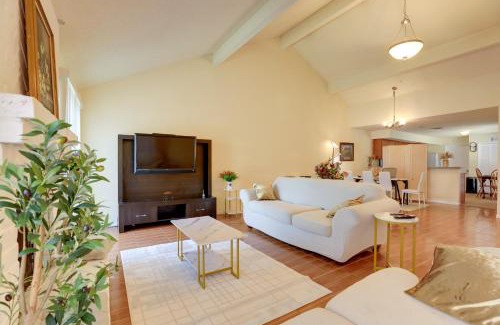 Stafford House | Houston Area Home with Yard - 5 Mi to Sugar Lakes!