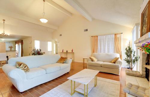 Stafford House | Houston Area Home with Yard - 5 Mi to Sugar Lakes!
