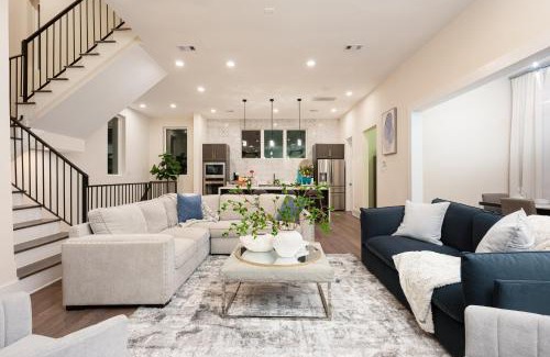 Washington Ave./ Memorial Park House | Houston Modern Luxury Walkable, Spacious, Elegant