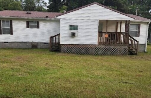 Sandersville House | How Suite it Isnn