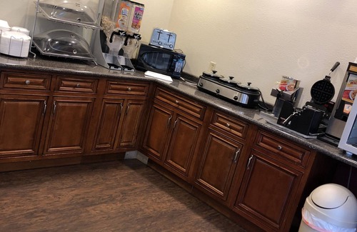 Dothan Hotel | Howard Johnson by Wyndham Dothan