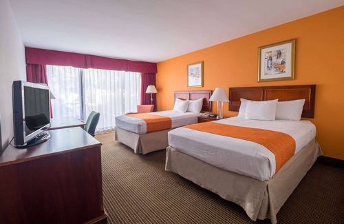 Northwest Anaheim Hotel | Howard Johnson by Wyndham Fullerton/Anaheim Conference Cntr