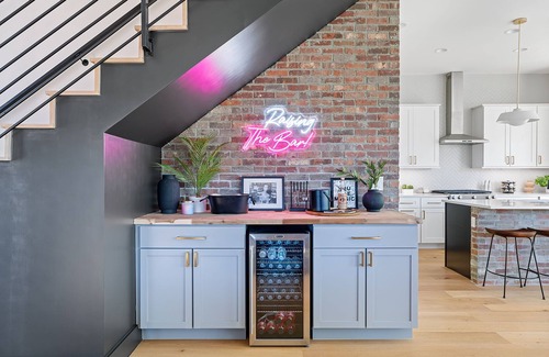 Rosewood House | Howdy House - Pool - Grill - Downtown Views - Walkable Coffee Shops