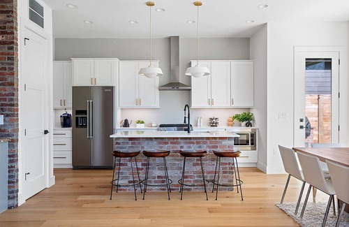 Rosewood House | Howdy House - Pool - Grill - Downtown Views - Walkable Coffee Shops
