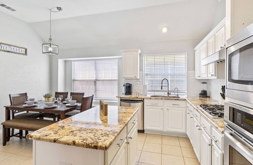Allen Apartment | Howdy Yall-TEXAS-7 beds/Playground/Pool TablenInternal name: Big Bend Allen