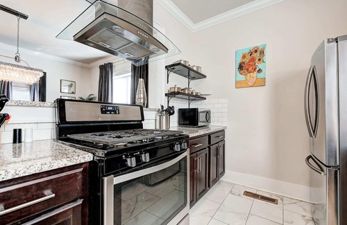 Lincoln Terrace Apartment | Howes Capitol I - Sleek & stylish, walk to OU Med