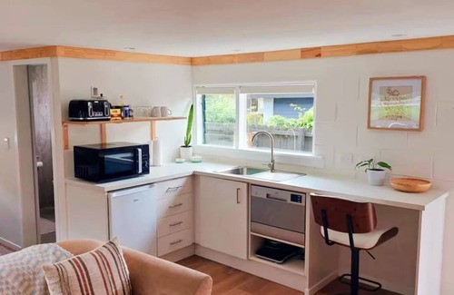 Howick Apartment | Howick Hideawayn 1 bedroom self contained studio,nclose to Howick Village.