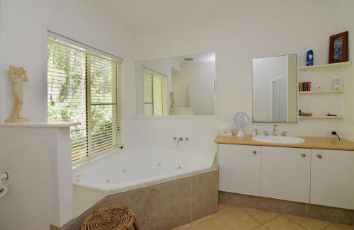 Noosaville House | Howie's Place Noosa