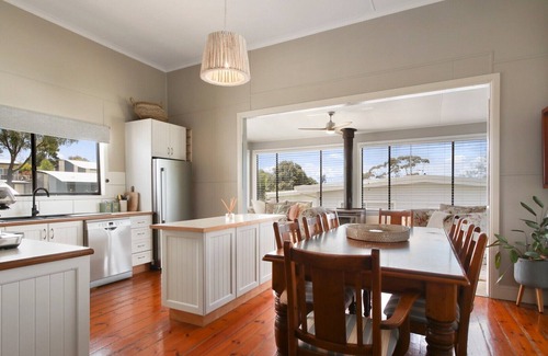 Metung Hotel | Howitt House in Metung