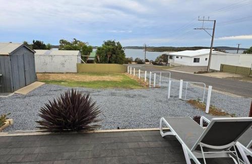 Lake Wangary House | Howsthaserenitee - 3BR house with bay views