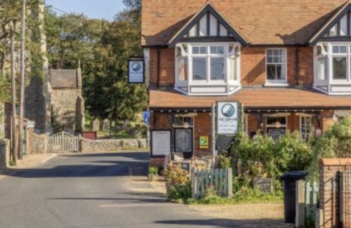 Weybourne House | HOXNE HOUSE WEYBOURNE ring AVAILABLE 5 bedroom10bed north coast.