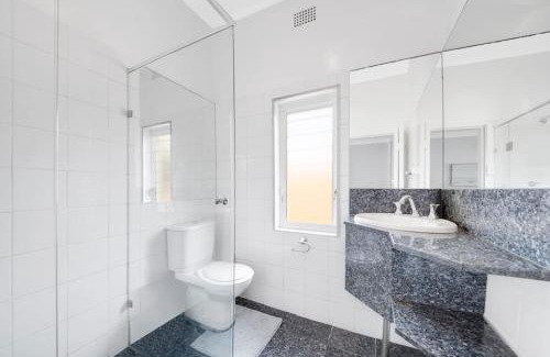 North Sydney Apartment | HSNS1 - Bask in Sydney's Beauty at Harbourview Haven Apt