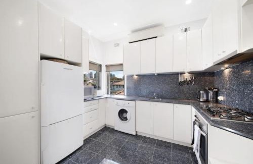 North Sydney Apartment | HSNS1 - Bask in Sydney's Beauty at Harbourview Haven Apt