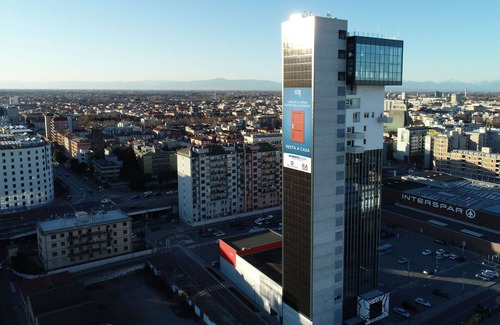 Mestre Apartment | Htm Tower - 1202 Executive Terrazza by Halldis