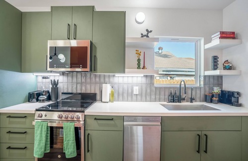 Greater East End Apartment | Htown Eclectic Funk Vibe unit A