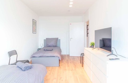 Hanau Apartment | Hu08 Schickes Apartment mit Balkon in Hanau, 72qm, 3 Schlafzimmer, Max. 5 Personen