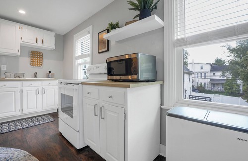North Wales Apartment | Huckleberry Haven: 4-bedroom Luxury Apartment