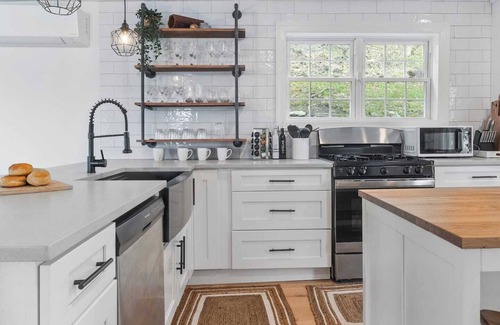 Poughkeepsie House | Hudson Escape W/Hot Tub + Bridge View