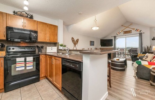 East Kootenay Condo | Hudson Pointe | Top Floor | Pool | Hot Tub | Gym