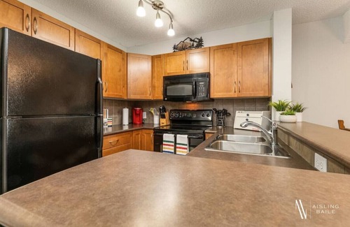 East Kootenay Condo | Hudson Pointe | Top Floor | Pool | Hot Tub | Gym