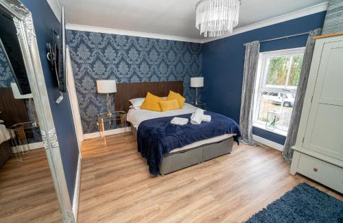 Bon-y-maen House | - Huge - 5-bedroom home & Private Gym by Tailored Accommodation