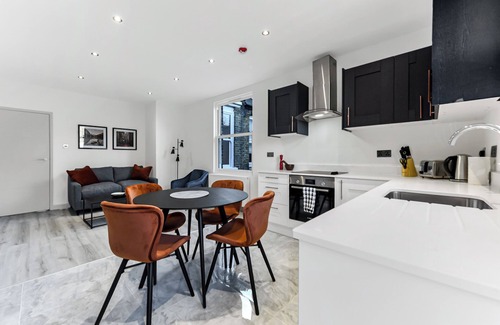Clapham House | Huge, Brand-New Flat for Friends & Families!