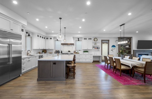 North Redondo Villa | Huge Custom Built Villa - 5 Bedroom suites +Guesthouse +Pool & Beaches nearby!