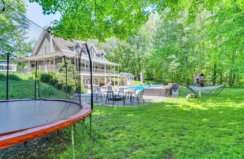 La Porte Cottage | Huge Family Home w/Pool - 13 Mi to Lake Michigan!